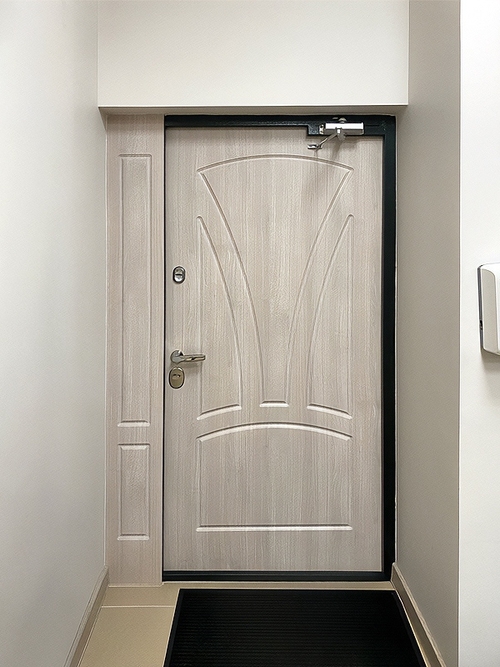 Дверь МДФ с боковой вставкой