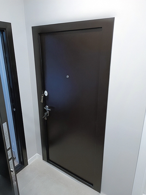 Дверь внутреннего открывания