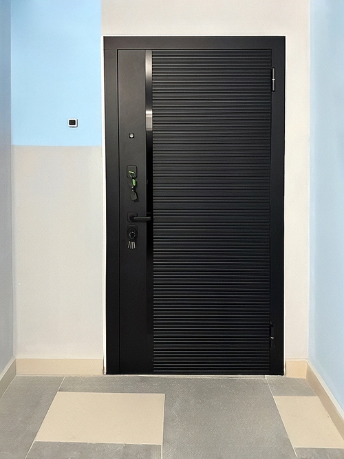 Черная дверь МДФ