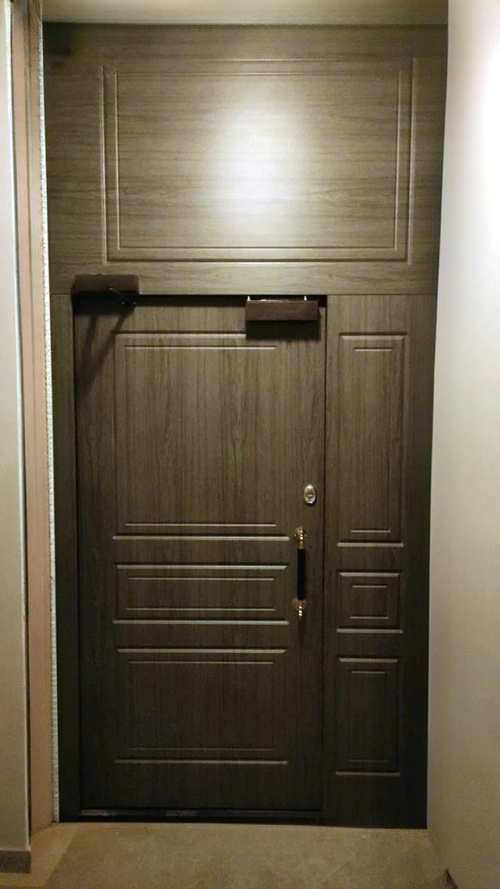 Дверь с верхней фрамугой