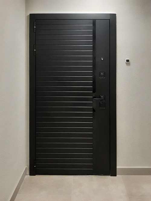 Квартирная входная дверь с МДФ