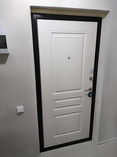 Металлическая дверь в ЖК