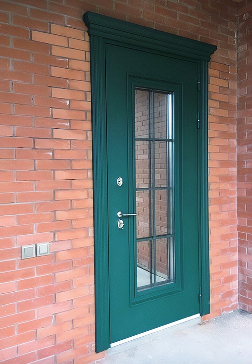 Зеленая остекленная дверь