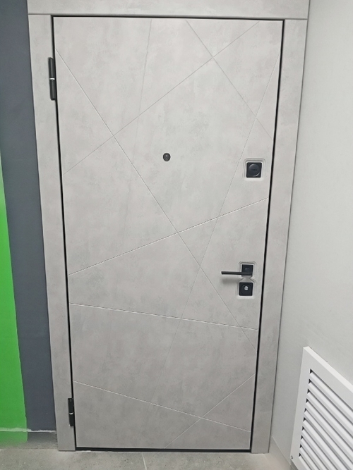 Квартирная дверь