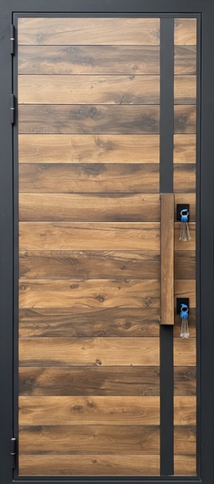 Входная термодверь с бугельной ручкой и шпонированными панелями МДФ