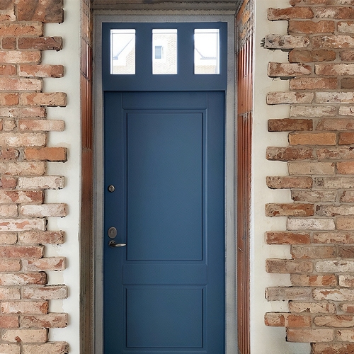 Дверь со стеклянной фрамугой