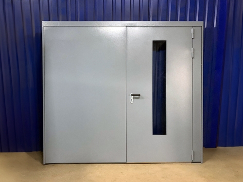 Серая дверь в подъезд